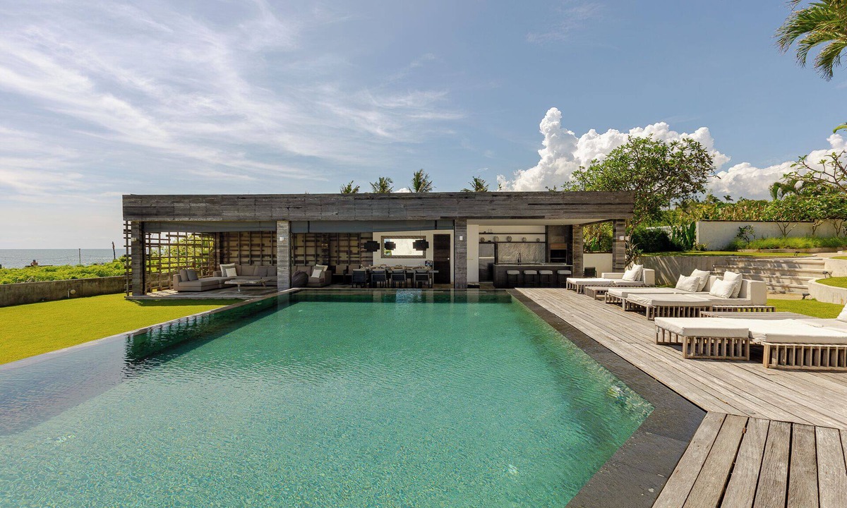 Cemagi Villa | 20% Off Early Booking-Beachfront 5BR Bali Villa: Beach Club, Fully staffed, Chef