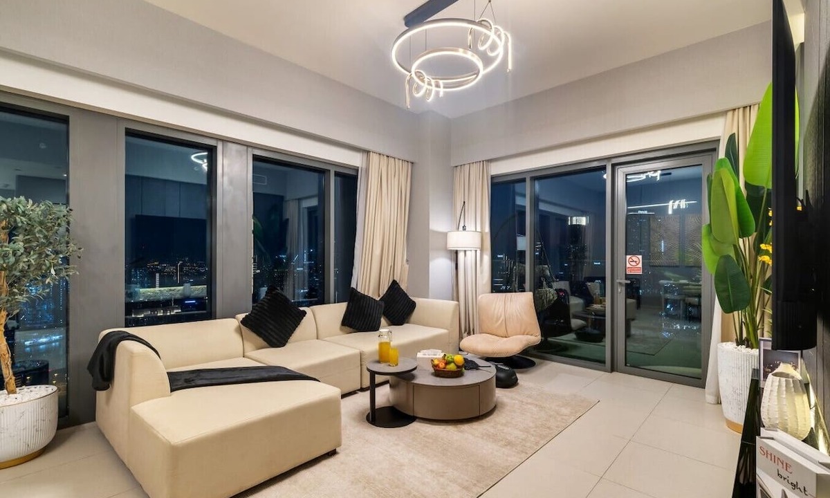 Banjartegehe Apartment | 3BR Burj Khalifa View Pool & Gym