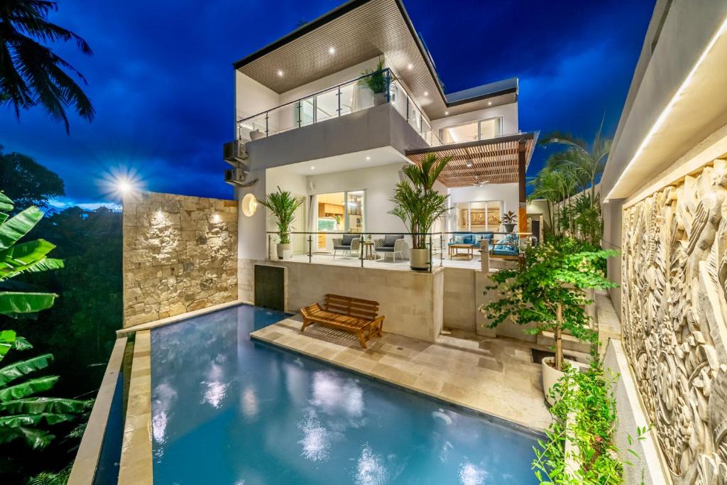 Kediri Villa | 818 Villas Elegant Modern Designer Canggu Villas with Rooftop and Ricefield Views