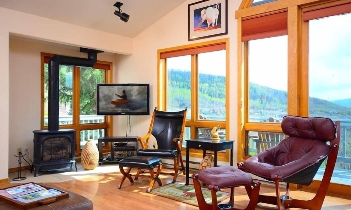 Steamboat Springs House | Amazing 40 Mile View! Cozy Home Near Ski Bus, Dog OK Hot Tub 2 Car Heated Garage