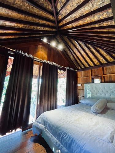 Kecamatan Montong Gading Hotel | Arina's Cabin