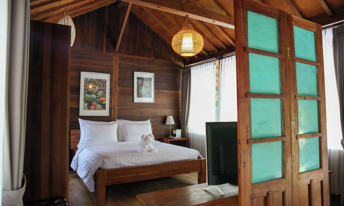 Labuhan Hotel | Avery Coconut Island Waterpark Resort