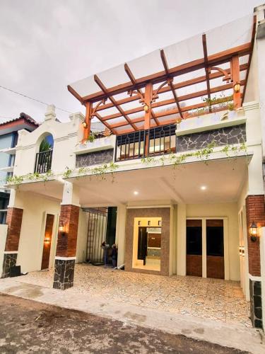 Catur Tunggal House | Balmoral House Ambarukmo