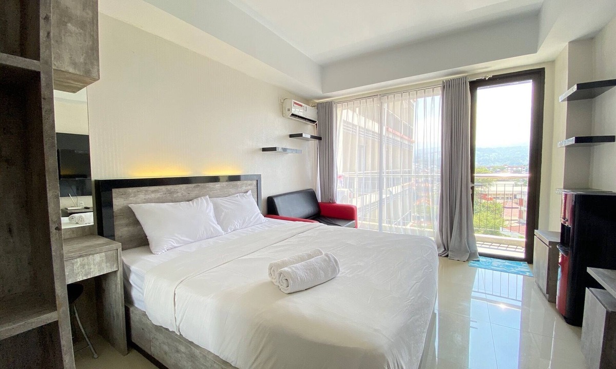 Hegarmanah Apartment | Bright Studio Room at Beverly Dago Apartment