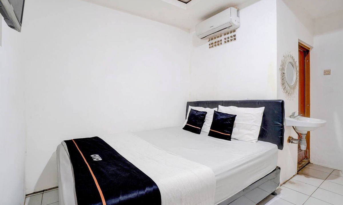 East Jakarta Hotel | Capital O 95198 Angel Homestay