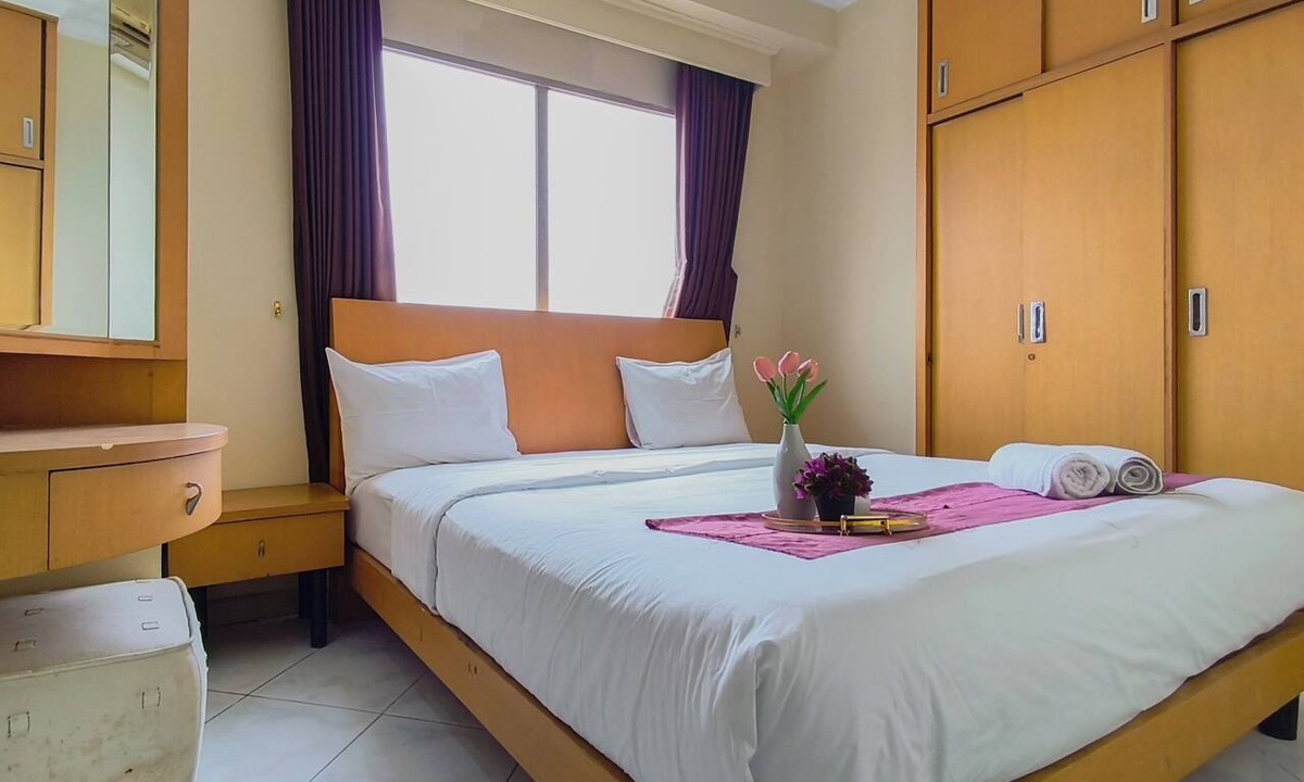 Suko Manunggal Apartment | Classic And Warm 2Br At Apartment Taman Beverly