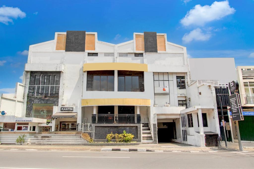 Semarang Hotel | Collection O Simpang Lima Near Simpang Lima Semarang Formerly Hotel Eben Haezer