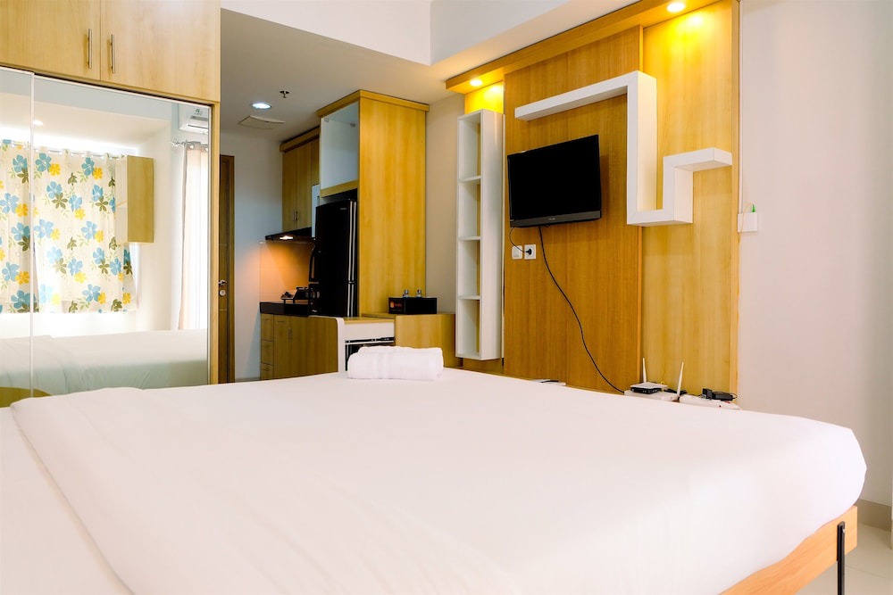 Cikarang Hotel | Comfortable and Clean Studio at The Oasis Apartment