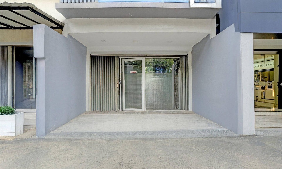 Central Jakarta House | Cozy Double Escape W/Free WiFi and Parking