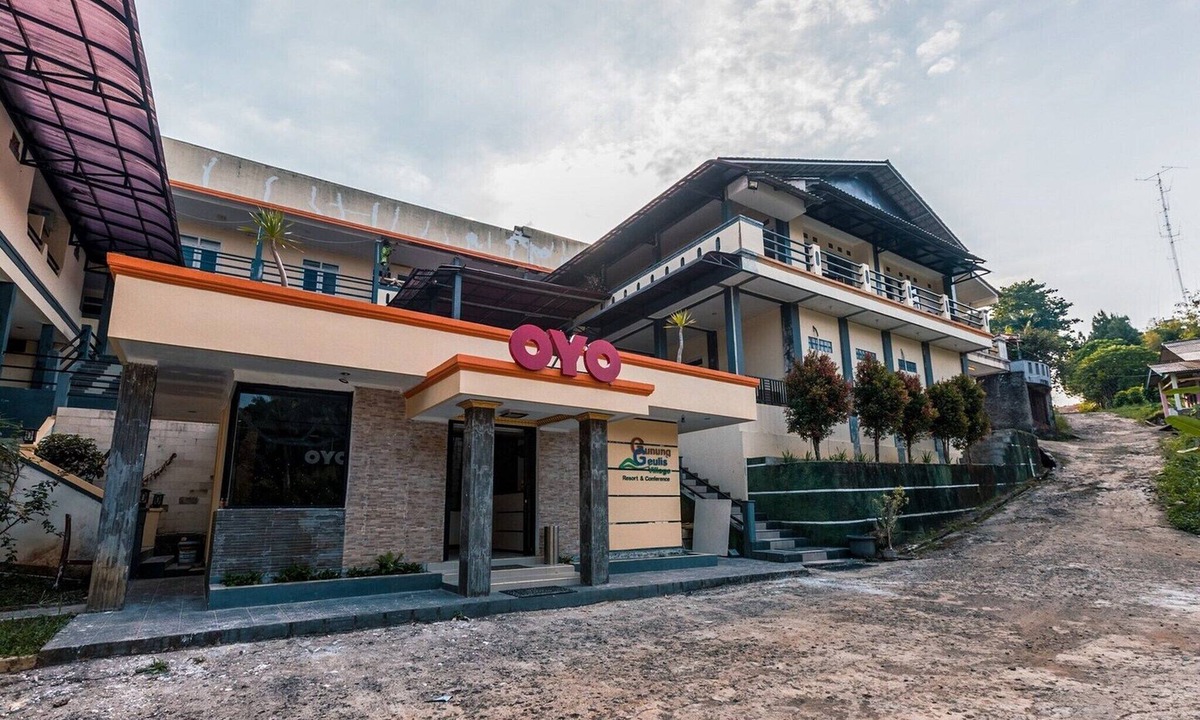 Megamendung House | Cozy Double Escape W/Free WiFi and Parking