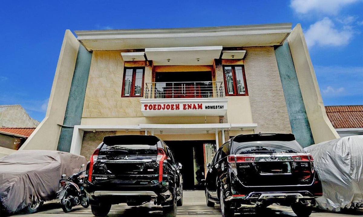 Surabaya House | Cozy Double Escape W/Free WiFi and Parking