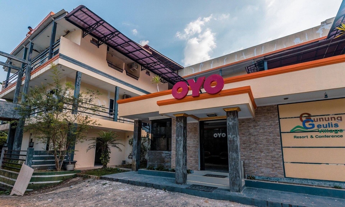 Megamendung House | Cozy Twin Escape with Free WiFi and Parking