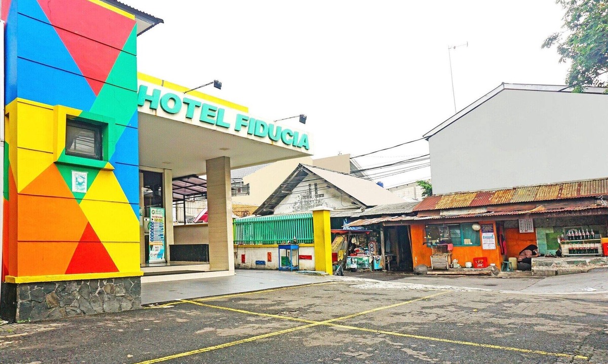 East Jakarta House | Cozy Twin Escape with Free WiFi and Parking