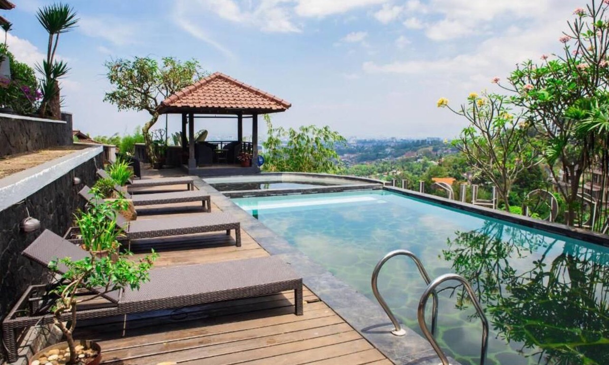 Ciburial Hotel | Dago Highland Resort