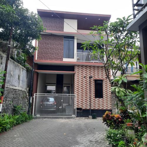 Malang House | De Adisucipto Homestay Syariah 2