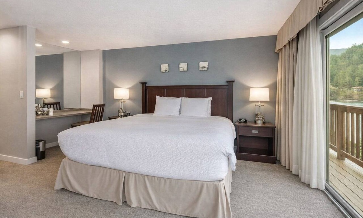 Rosario Hotel | Deluxe Waterfront King Living Room Ocean Views