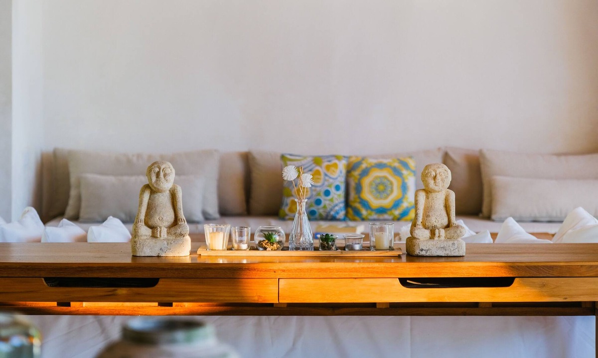 Selong Belanak Hotel | EM Hill Estate