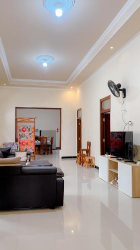Laweyan House | Guest House Griya Mundu Kerten
