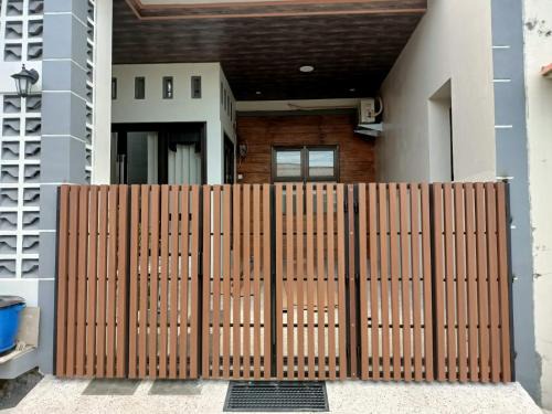 Semarang House | Homestay Berlian T