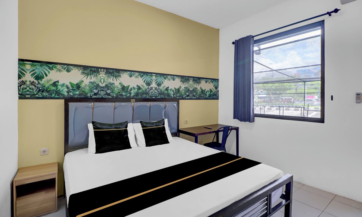 Sunset Road Hotel | Hotel O near Trans Studio Theme Park formerly Sunset Cozy