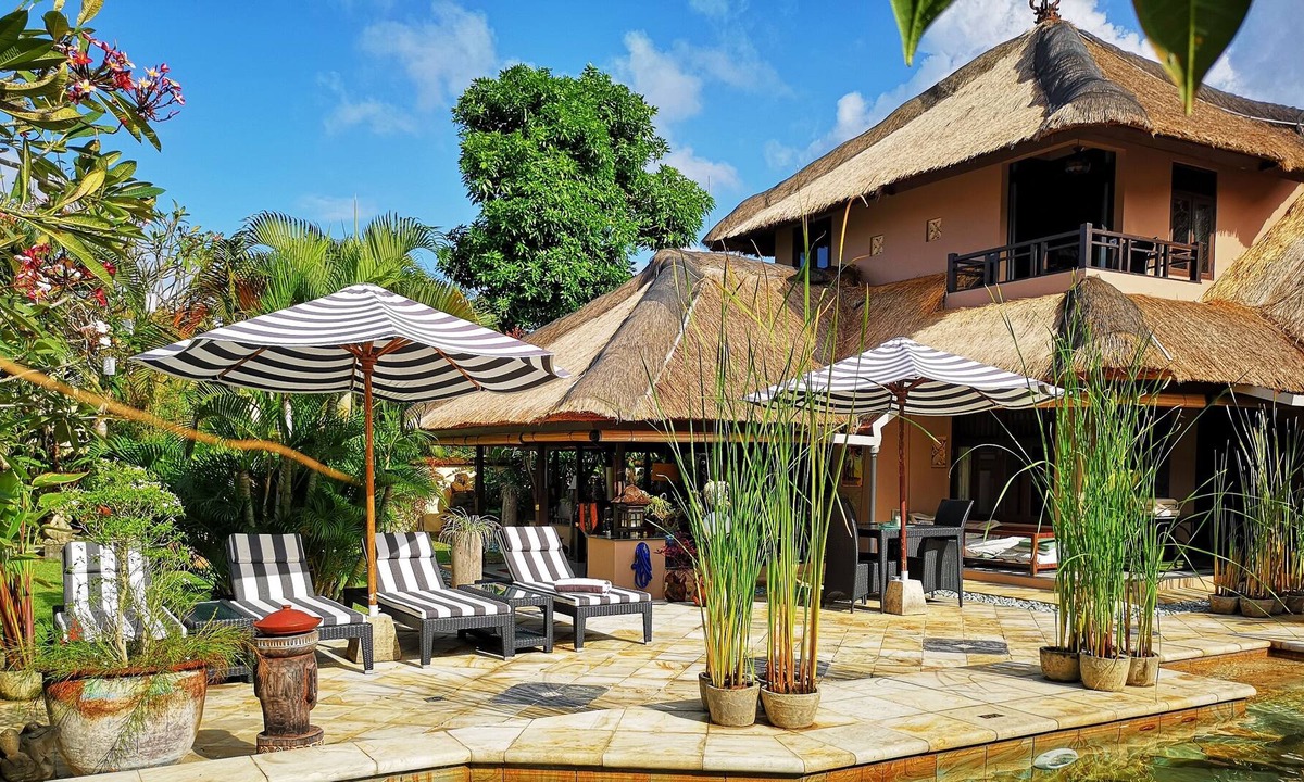 North Legian Villa | Huge, luxury Private Villa. Free Breakfast & Transfers for 3 or 7 nights Min.