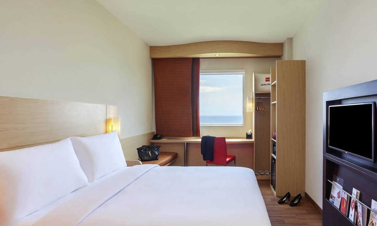 Manado City Centre Hotel | ibis Manado City Center Boulevard