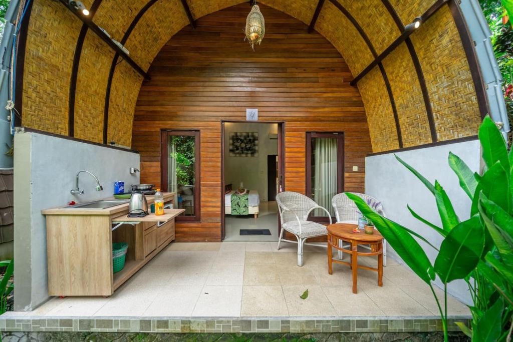 Singapadu Tengah Villa | Jungle River 5 BR Villa- Pool, Yoga, Tubing Near Ubud