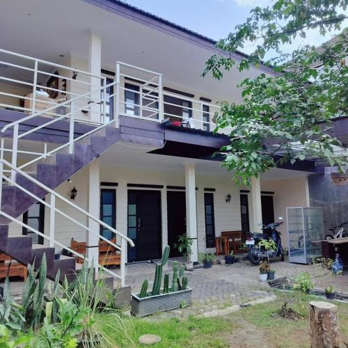Malang House | Karjo Homestay syariah