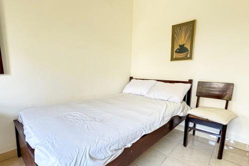 Serpong Hotel | Lathysha Guest House Syariah Mitra RedDoorz