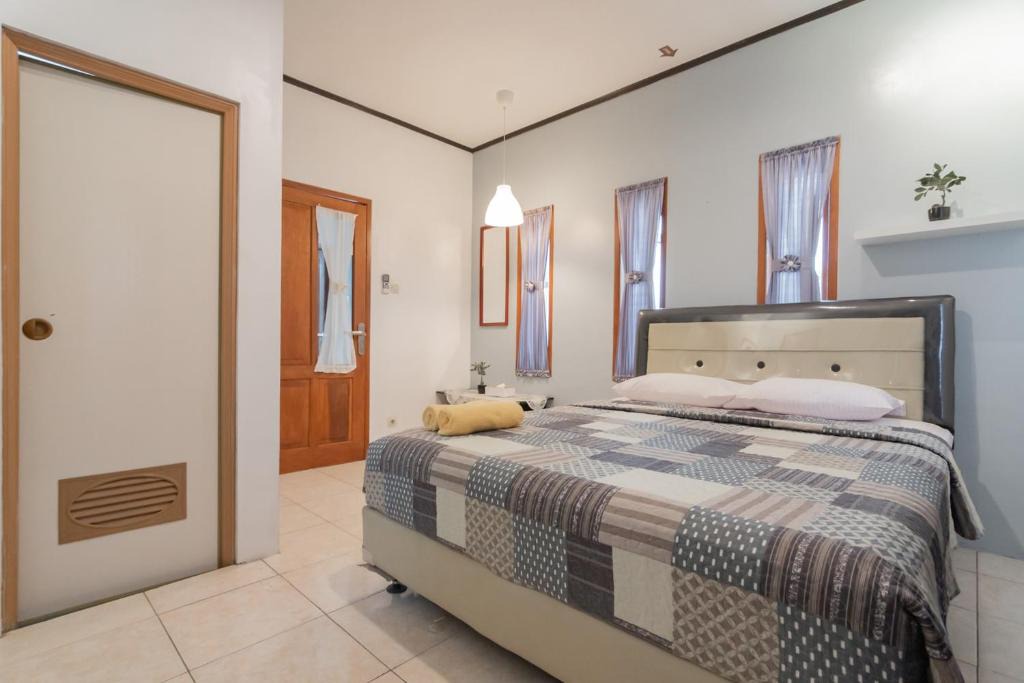 Parongpong Hotel | Lembur Kiwari Setra Duta Mitra RedDoorz