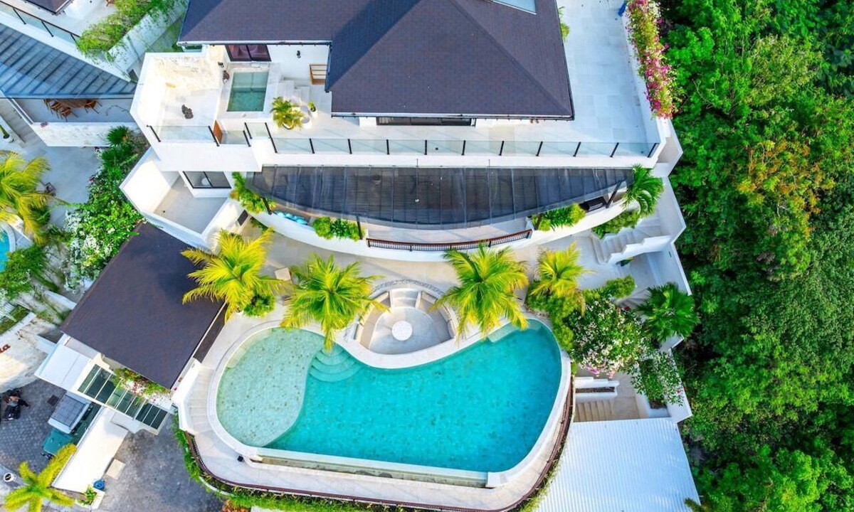 Uluwatu Villa | Luxe 4BR Villa w Rooftop, Cinema, Ocean View