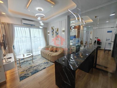 Kelapa Gading Barat Apartment | Luxury 2BR Gading Apt MOI Pool & Wi-Fi