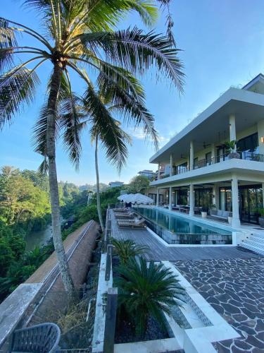 Lodtunduh Villa | Luxury 6BR Ubud Villa River View Pool and Jungle