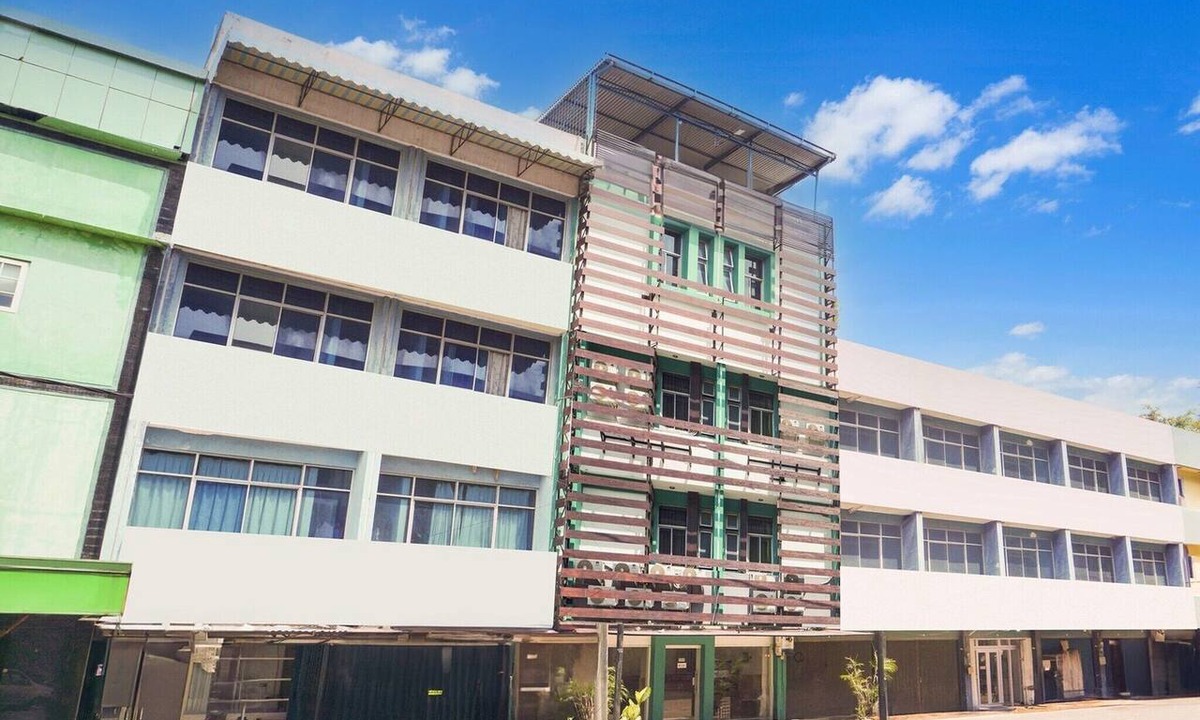 Palembang House | Luxury Deluxe DBL Retreat W/Free WiFi and Parking