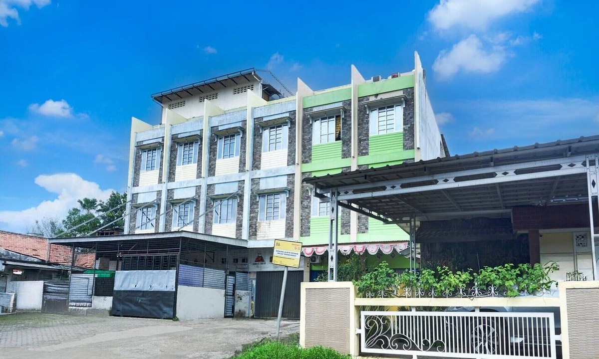 Sukarami House | Luxury Deluxe DBL Retreat W/Free WiFi and Parking