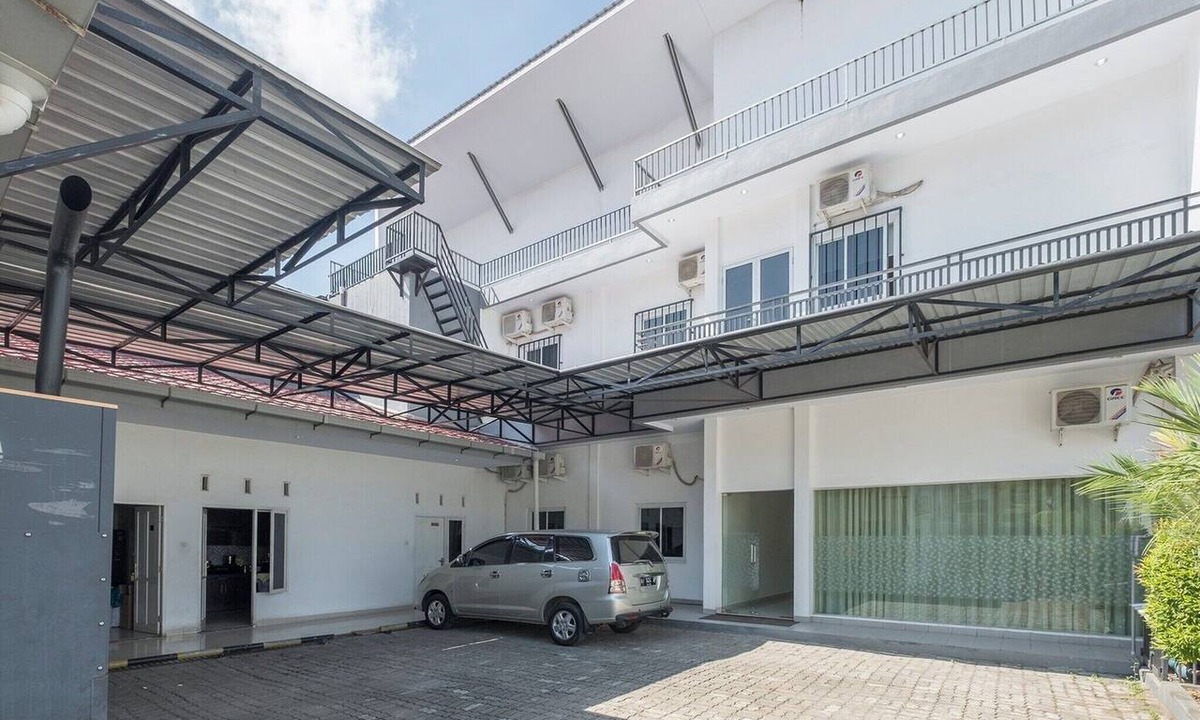 Makassar House | Luxury Deluxe DBL Retreat W/Free WiFi and Parking