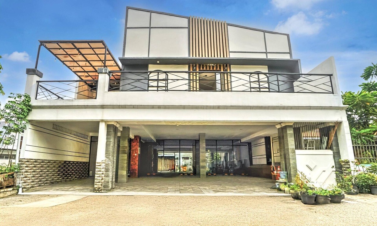 Suko Manunggal House | Luxury Deluxe DBL Retreat W/Free WiFi and Parking