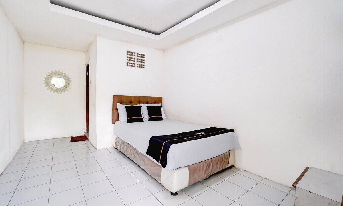 East Jakarta House | Luxury Deluxe DBL Retreat W/Free WiFi and Parking
