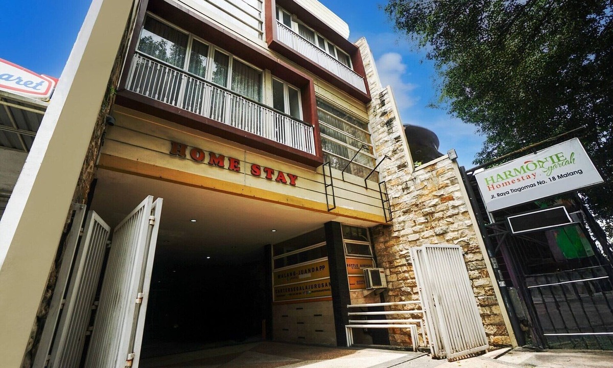 Dinoyo House | Luxury Deluxe DBL Retreat W/Free WiFi and Parking