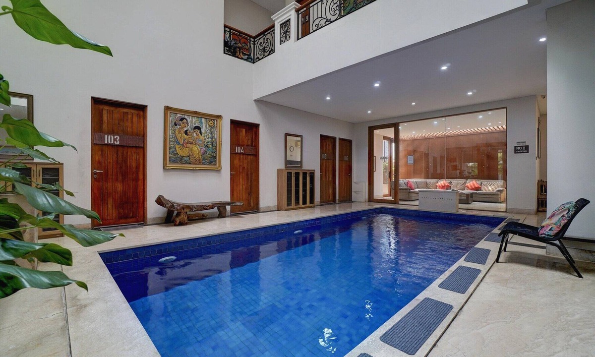 Binong House | Luxury Twin Stay with Free WiFi and Parking