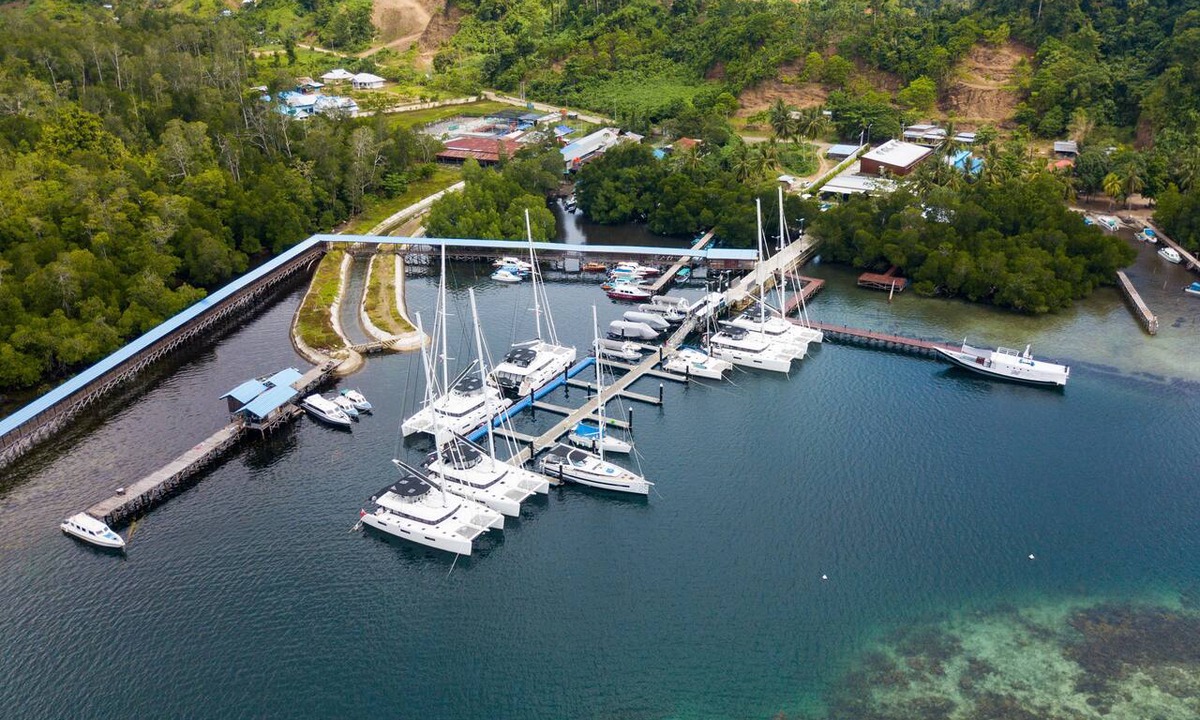 Waisai Hotel | Meridian Adventure Marina Club & Resort