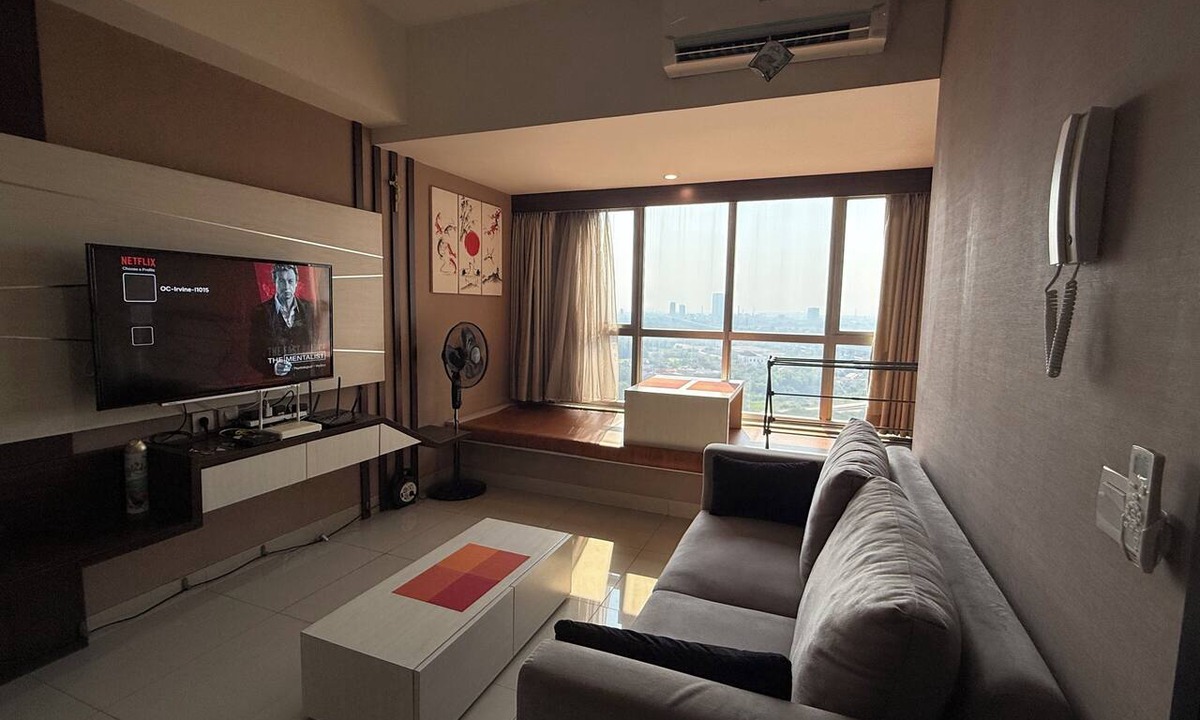 Cikarang Apartment | Modern Japanese Suite with Fast WiFi, Pool and Gym near Meikarta