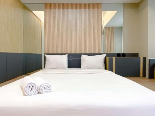 Duren Sawit Apartment | Modern Look Studio at Gateway Park LRT City Jatibening Apartment By Travelio