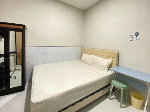 Jember Hotel | Modern Stay near Roxy Mall Jember RedPartner
