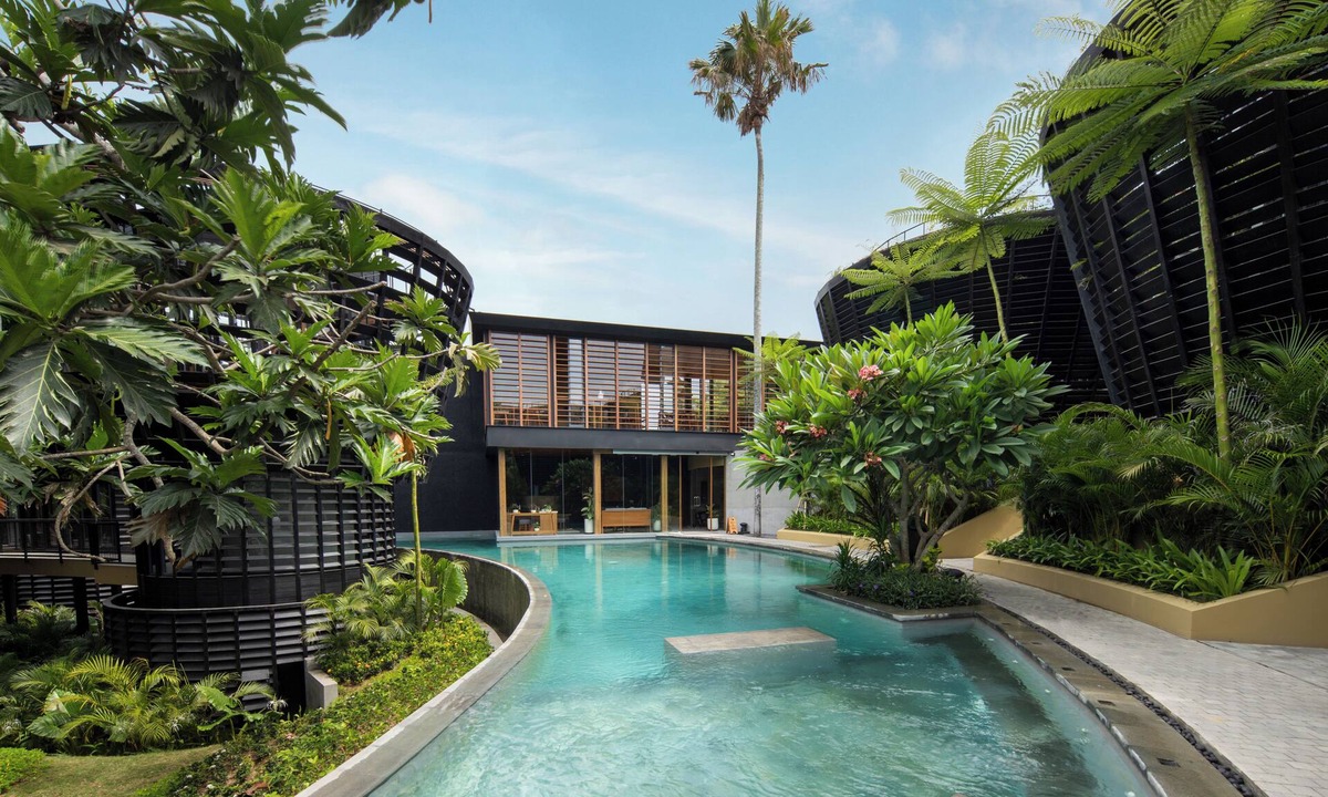 Batu Bolong Resort | Modern Tropical 2BR Loft Nelayan Beach Canggu