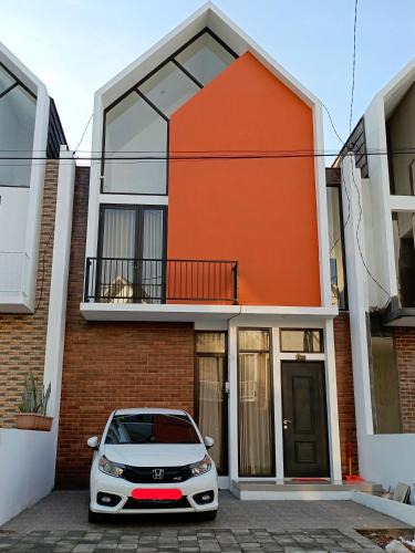 Dinoyo Villa | Orange house Villa