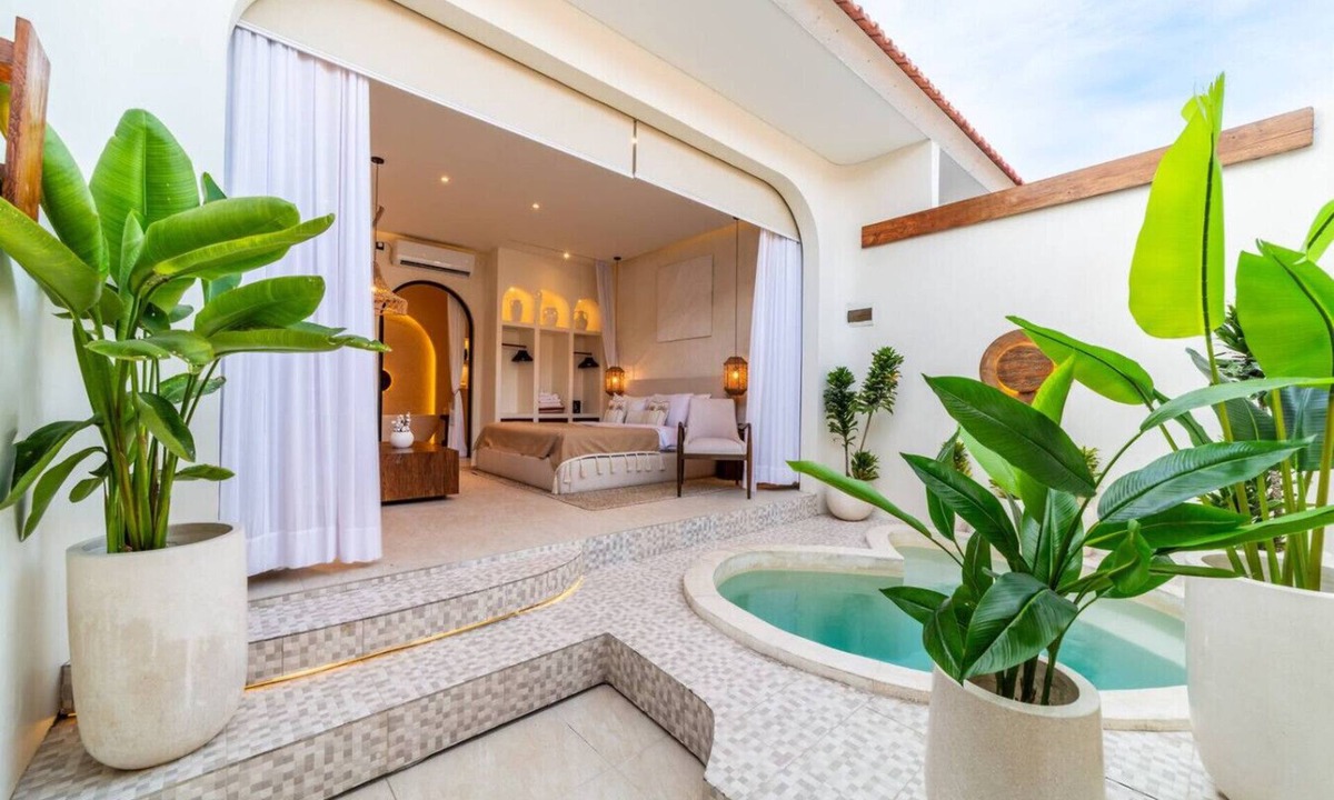 Batu Bolong Villa | Orivista Romantic 2 Private Suites + Pools Villa