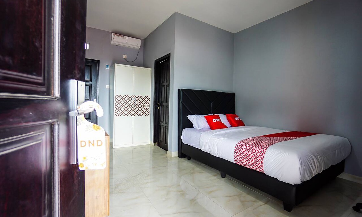 Manado City Centre Hotel | OYO 1680 Hanna Residence