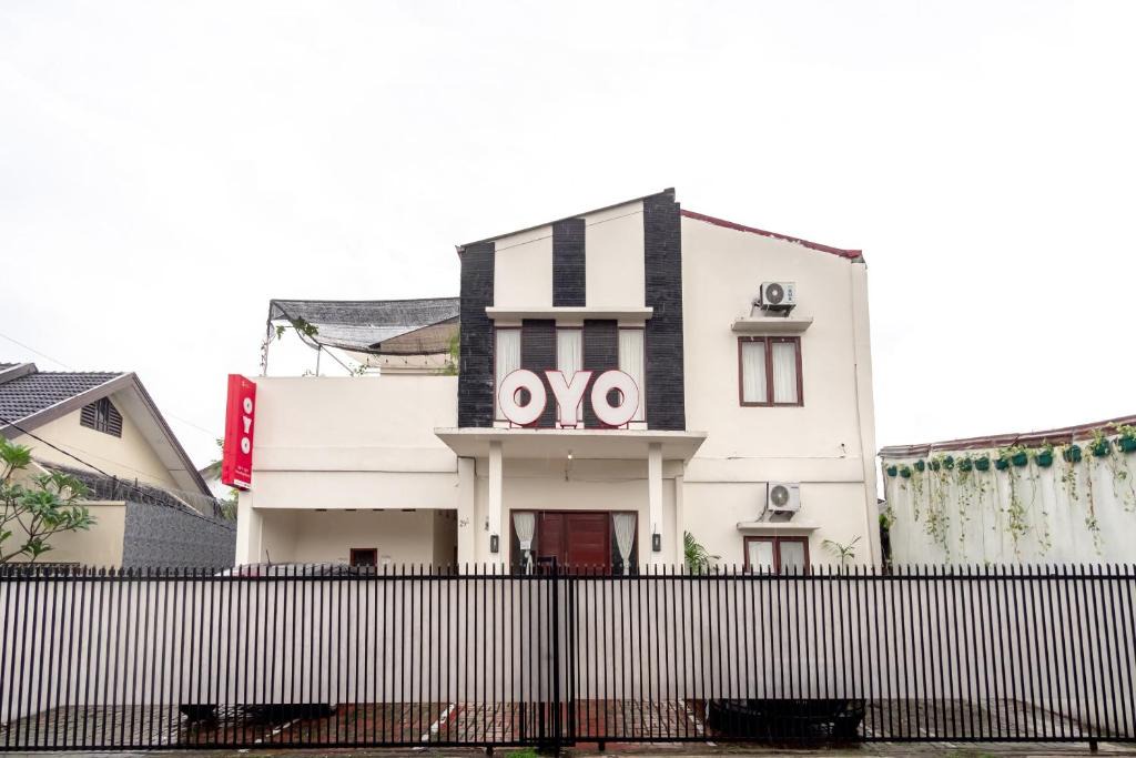 Medan Hotel | OYO 2076 Oxy Art Boarding House