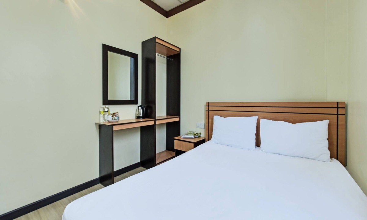 Pamekasan Hotel | OYO 2708 Hotel Kemuning Syariah